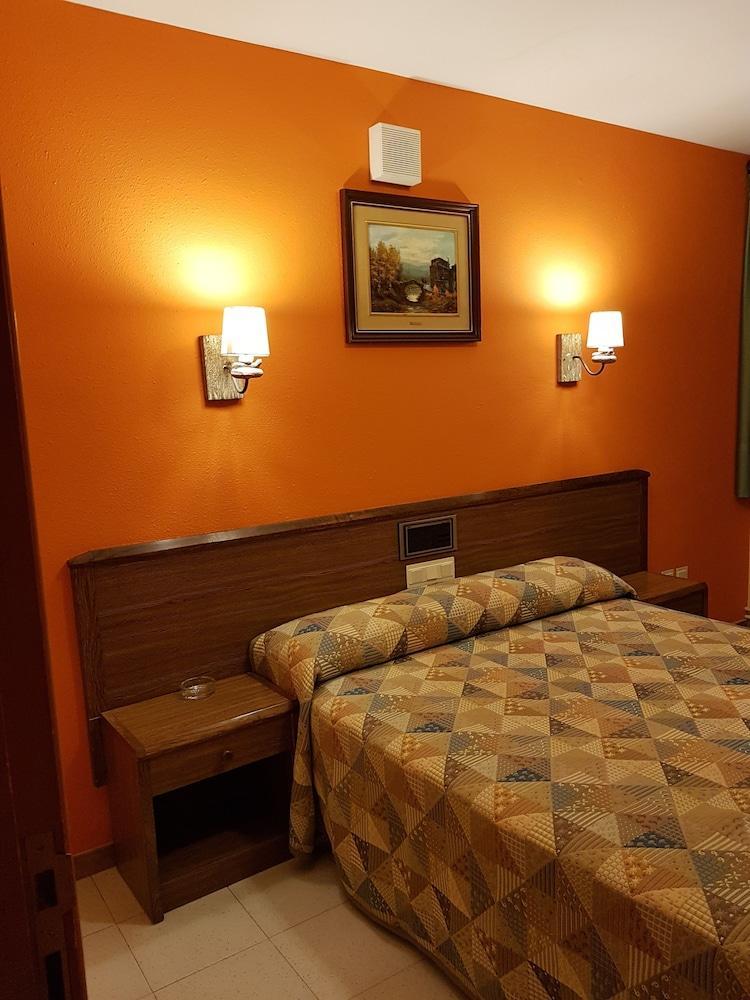 Ciudad De Jaca Hotel Екстериор снимка