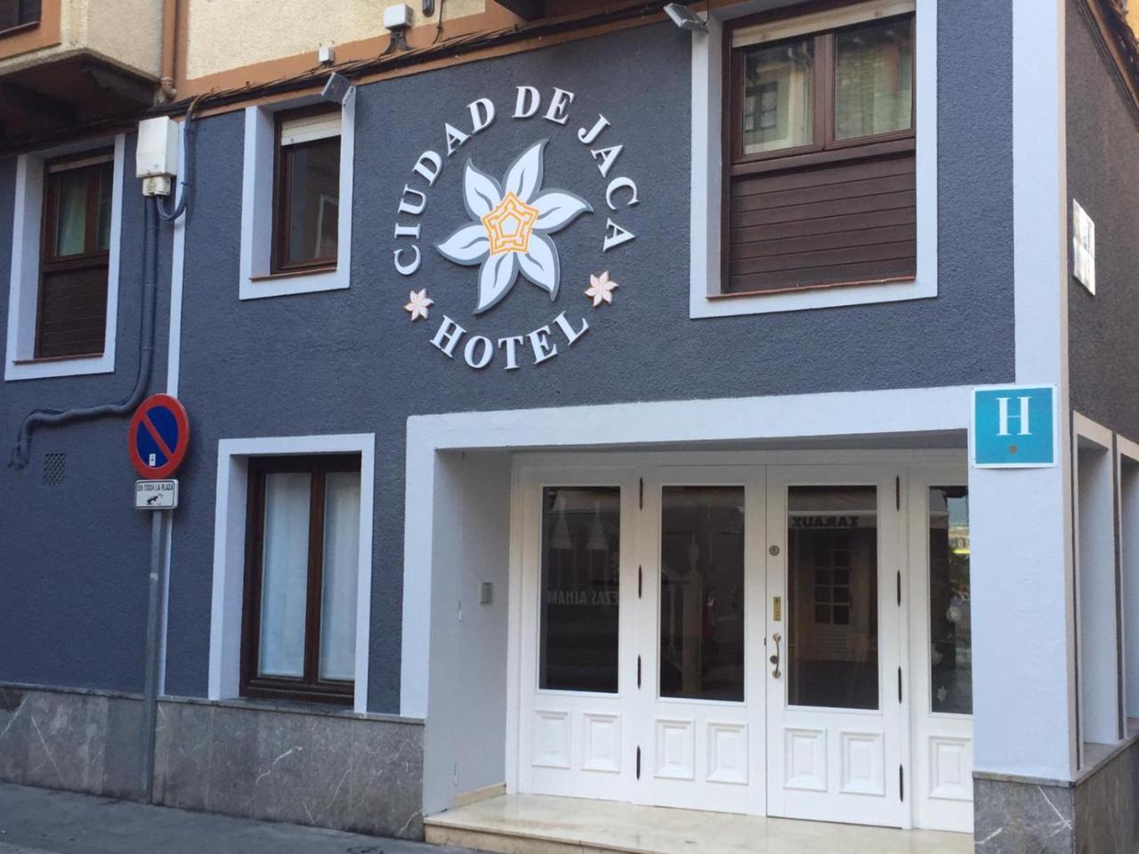 Ciudad De Jaca Hotel Екстериор снимка