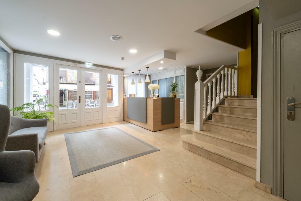 Ciudad De Jaca Hotel Екстериор снимка