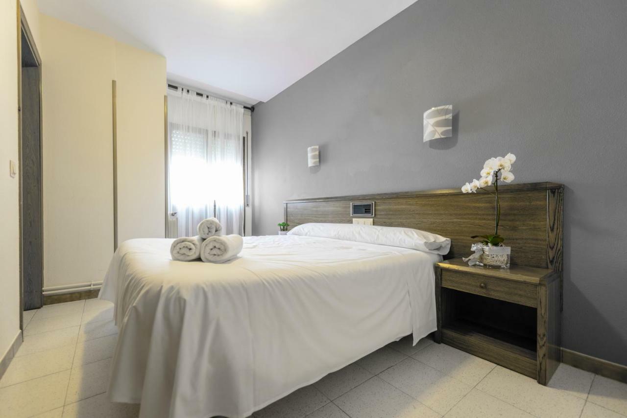 Ciudad De Jaca Hotel Екстериор снимка